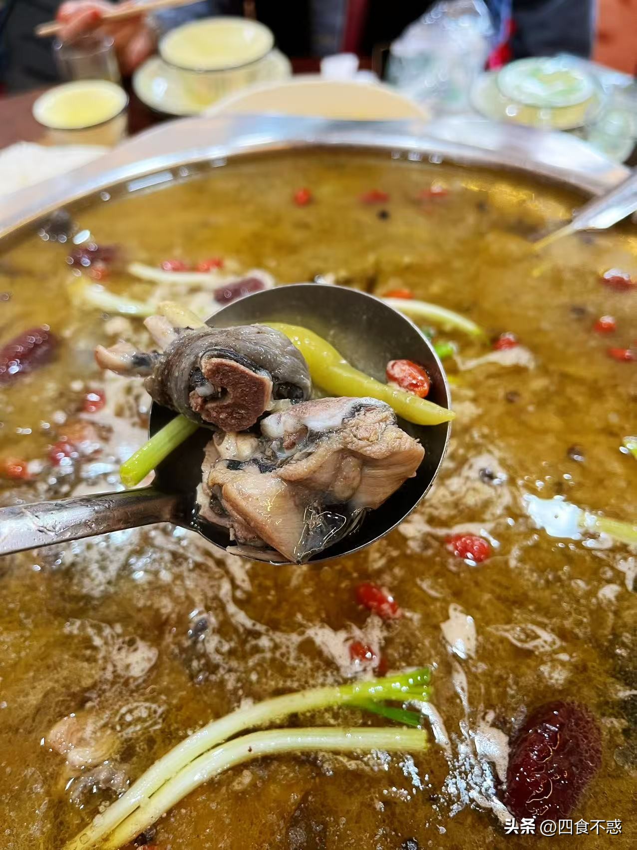 低调的昭通快藏不住了，其貌不扬的美食竟然这么好吃！(图20)