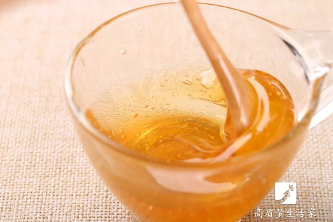 把白酒倒进蜂蜜里,假蜂蜜立刻现原形,再也不怕买到假的了!(图3)