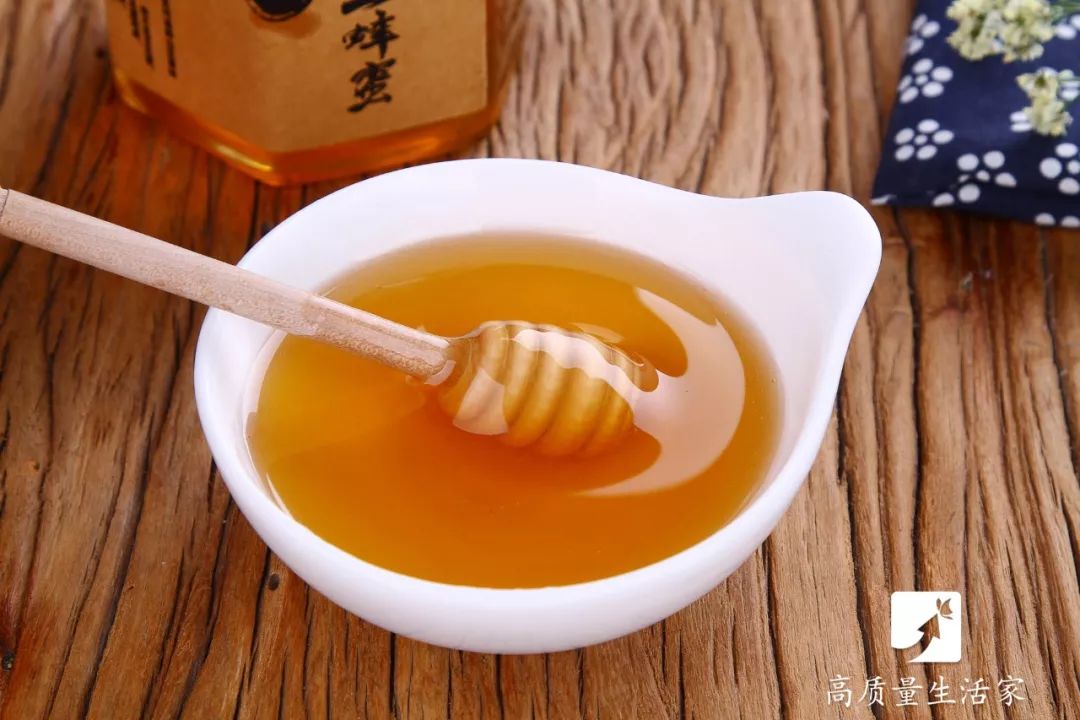 把白酒倒进蜂蜜里,假蜂蜜立刻现原形,再也不怕买到假的了!(图9)