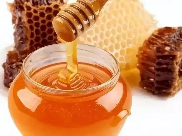 鉴别真假蜂蜜最简单的办法，只需一根筷子，蜂蜜是真是假一试便知