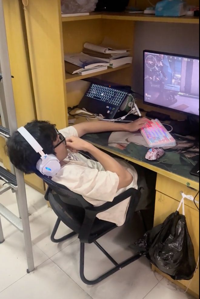 幼稚！高考全省260名瞧不上2600名室友要退学，港中深校长当场说：半年后谁厉害还不一定(图3)