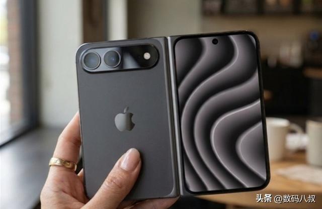 向中国看齐？iPhone Ultra折叠屏正面首曝，取消灵动岛，侧边指纹(图3)