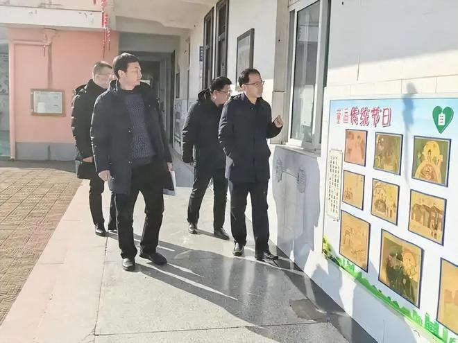 搞不懂！好好的教书不行吗？开学才三天，上级就来学校搞检查(图3)