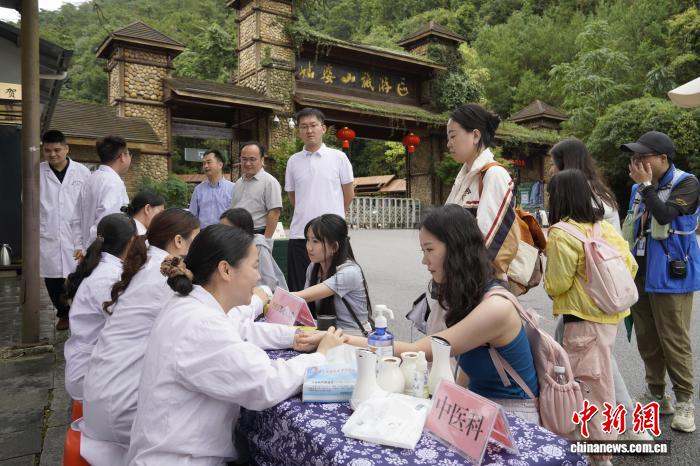 逛个古镇顺手把个脉 广西贺州把“养生局”搬进景区和商圈