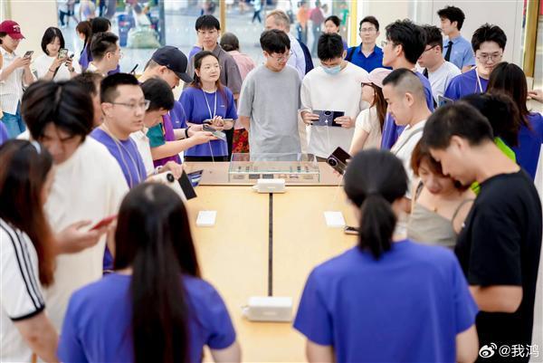 华为麒麟9050 Pro门店首秀:史上最强麒麟芯片引发众人围观(图1)