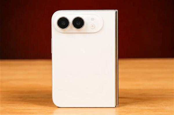 十年磨一剑！折叠屏iPhone整整打磨了10年：由苹果前CEO库克推动完成(图1)