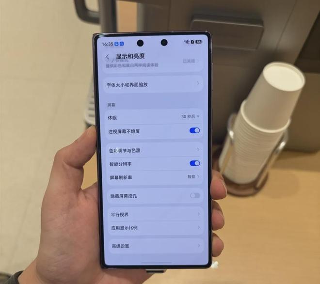 华为Mate XT 2线下体验:折叠屏天花板,但离完美还差口气(图2)