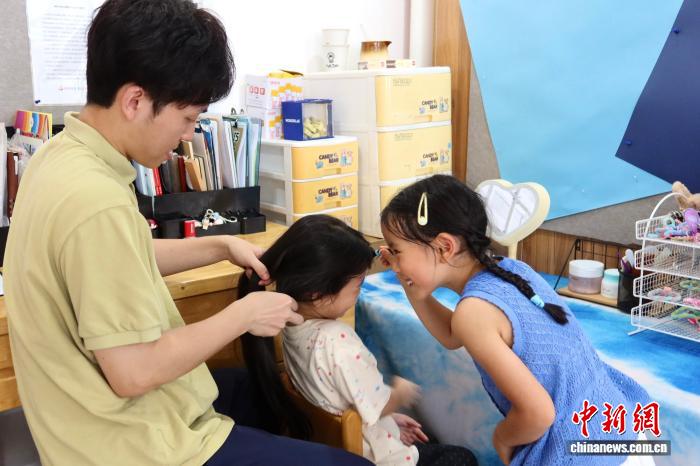教育观察：杭州如何为“00后”教师铺就成长车道？